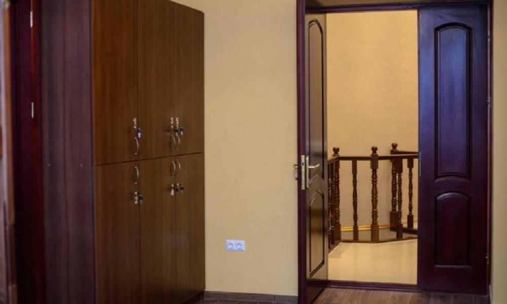 подобова оренда ліжок та кімнат в квартирі *